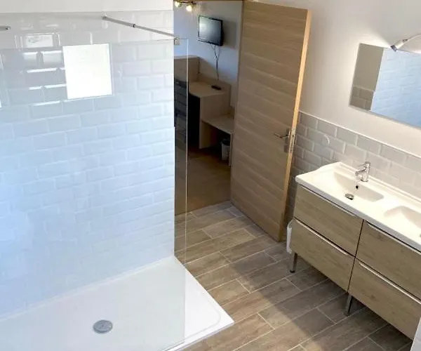 Le Plaisance Hotel 2*